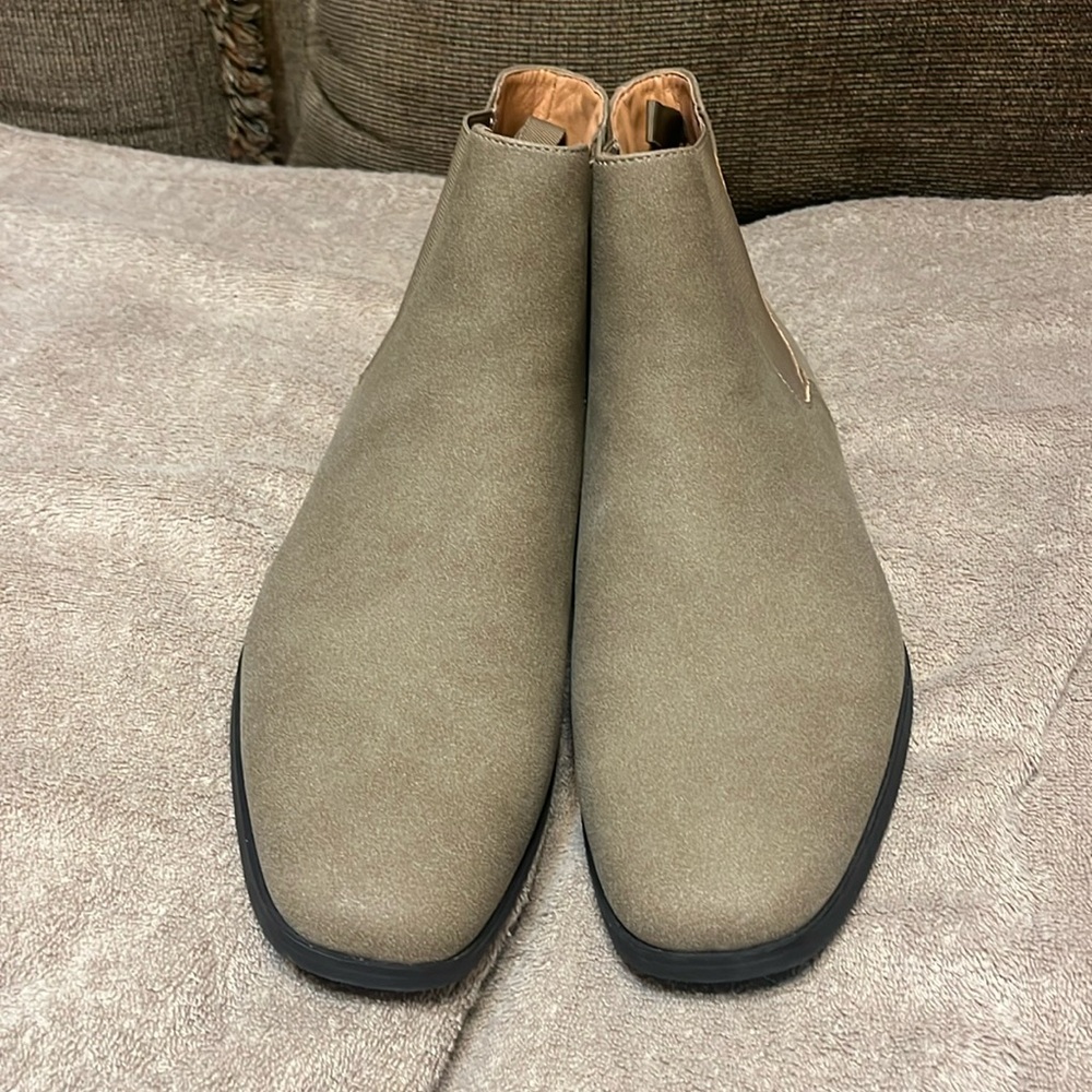 Men’s boots brand new. Express is the maker